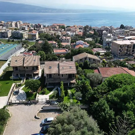 Domus Aurige Villa Messina