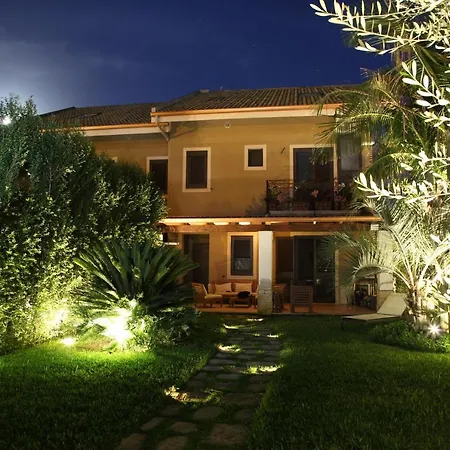 Domus Aurige Villa Messina